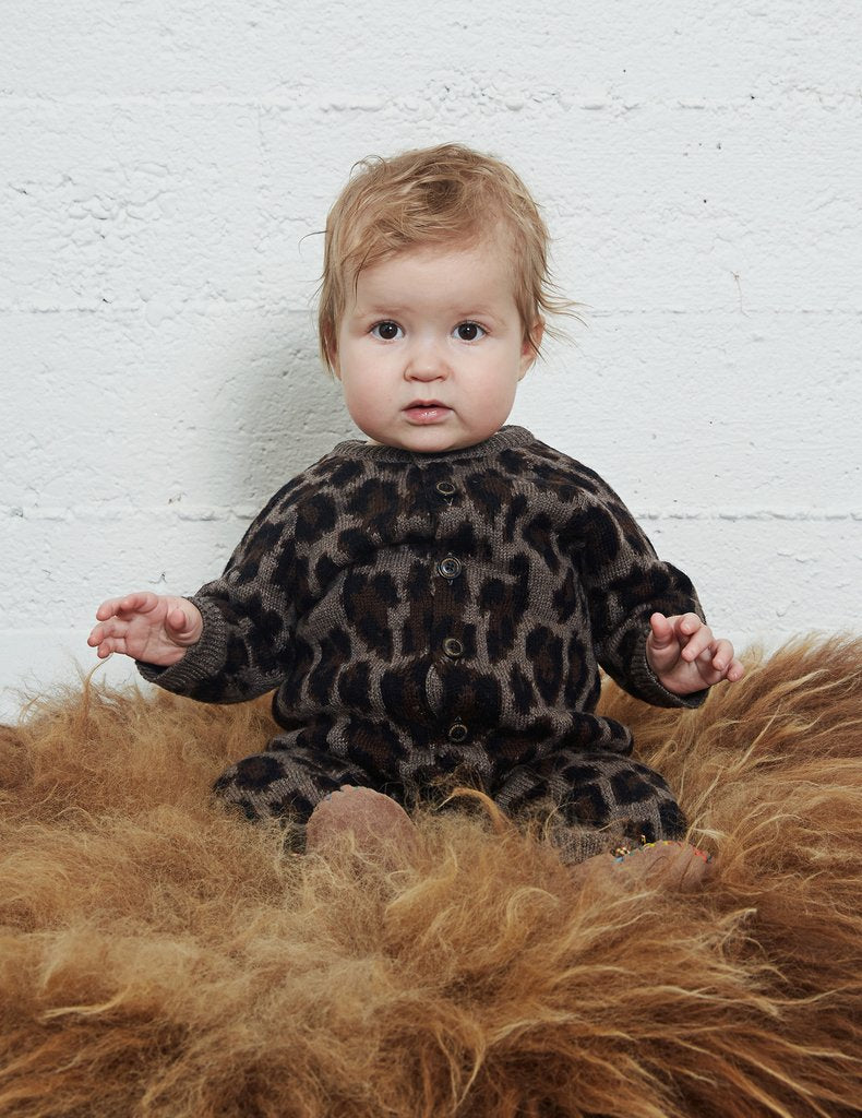 Warm and cozy baby jumpsuit, Icelandic design. Knitted of super soft 100% merino wool.
